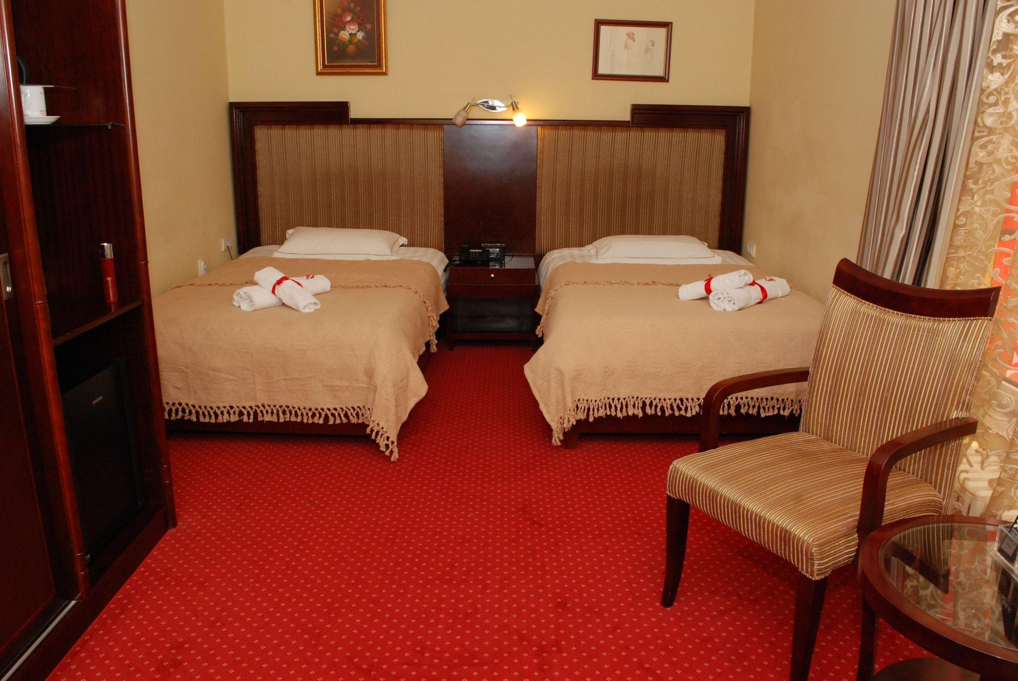 Garni Hotel Planeta Inn Novi Sad Exterior foto